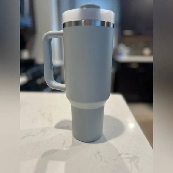 Stanley Quencher H2.0 40 oz Frost Used - Picture 3 of 7